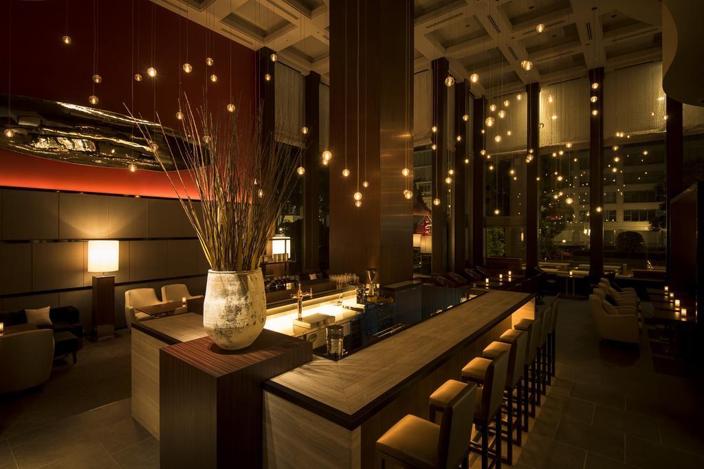 Hotel Okura Fukuoka Fukuoka  Buitenkant foto The bar at the restaurant