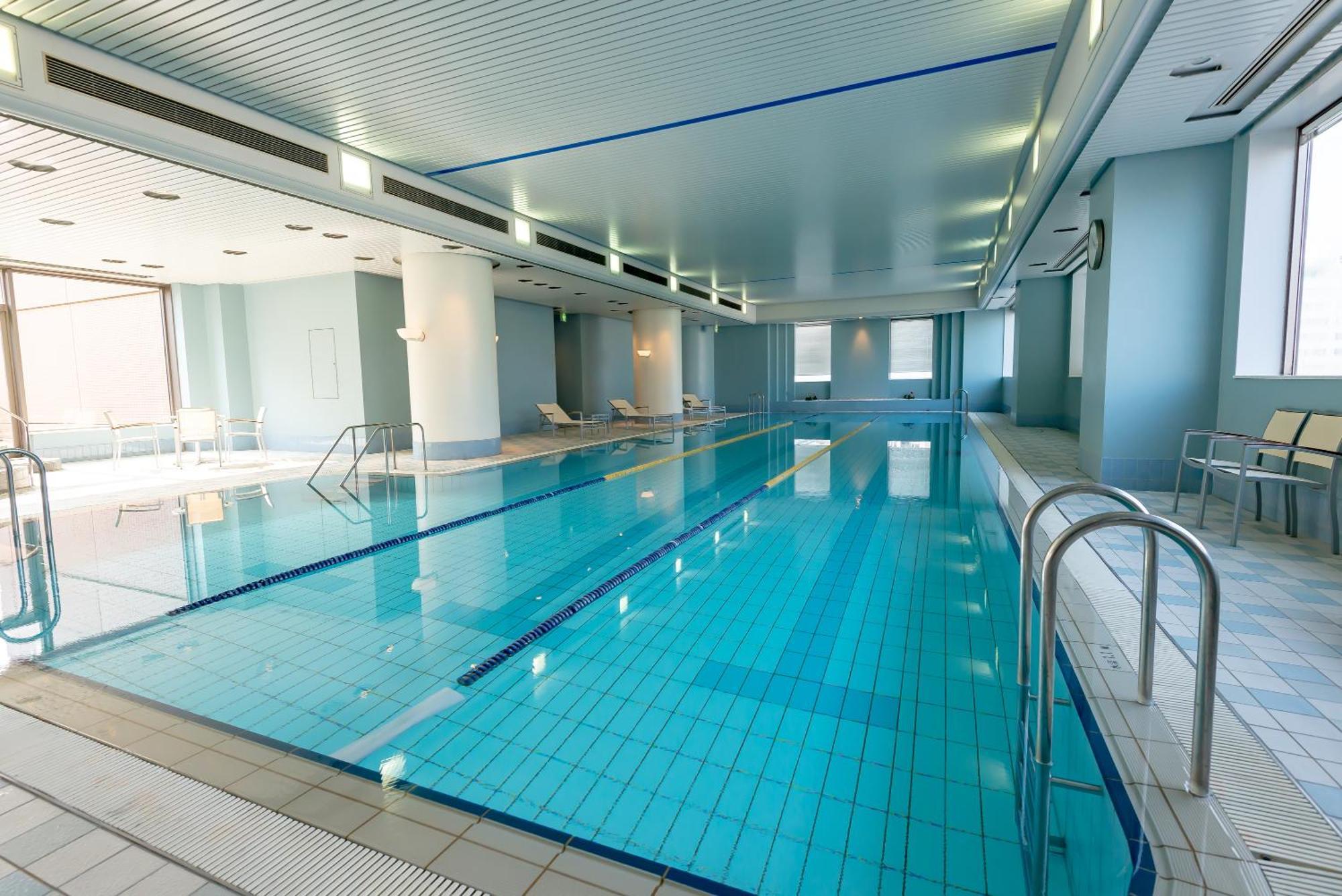 Hotel Okura Fukuoka Fukuoka  Buitenkant foto Indoor pool
