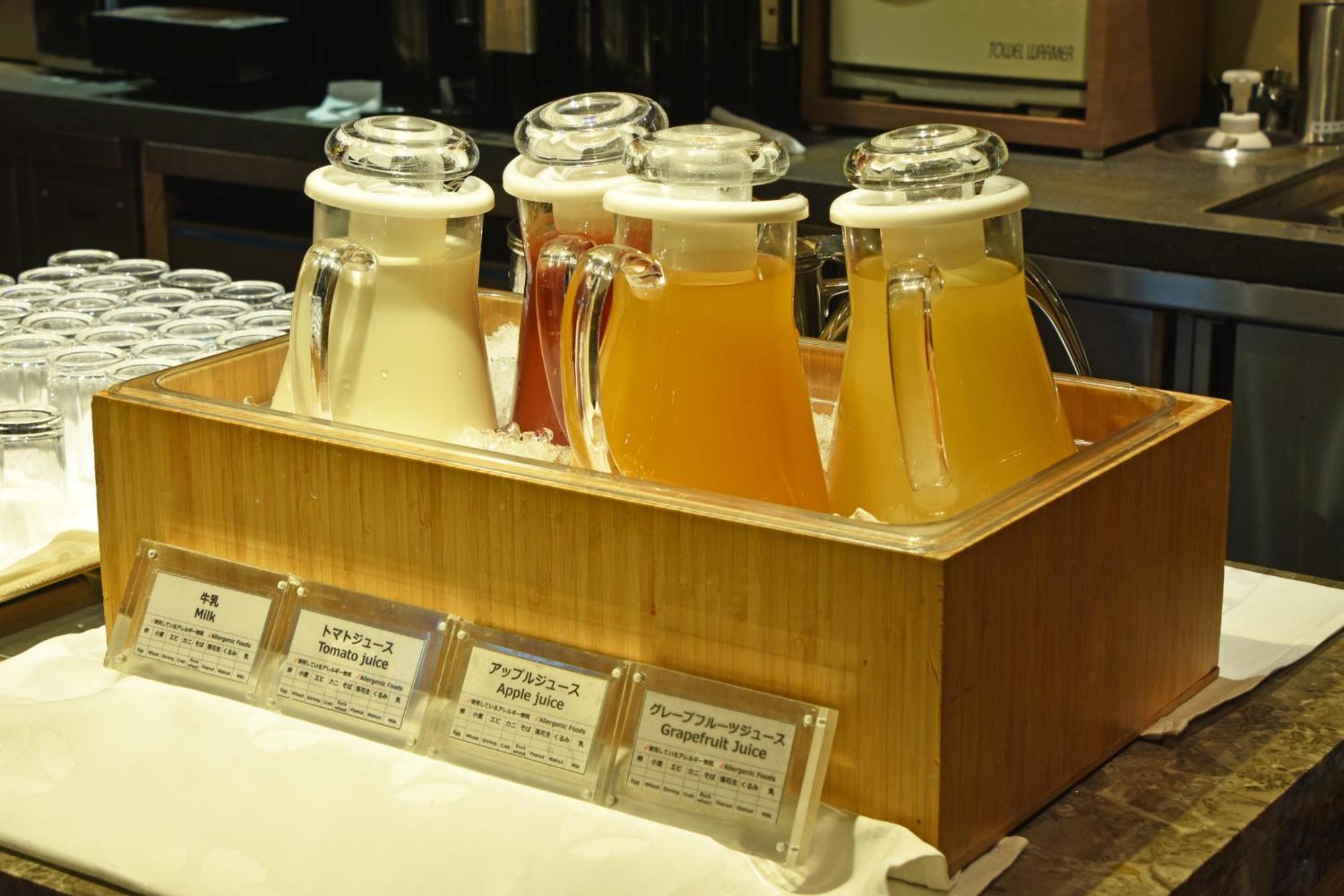 Hotel Okura Fukuoka Fukuoka  Buitenkant foto Bottles of Japanese tea
