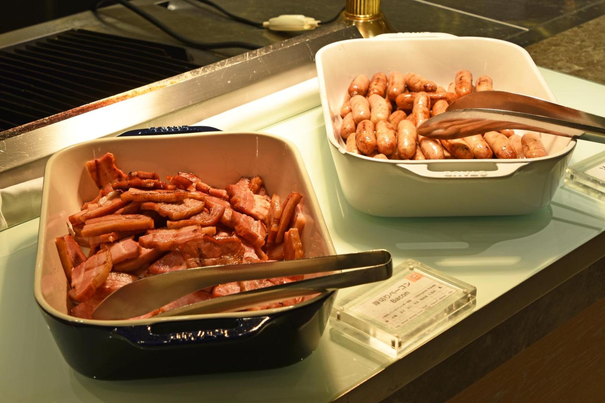 Hotel Okura Fukuoka Fukuoka  Buitenkant foto Bacon and sausages