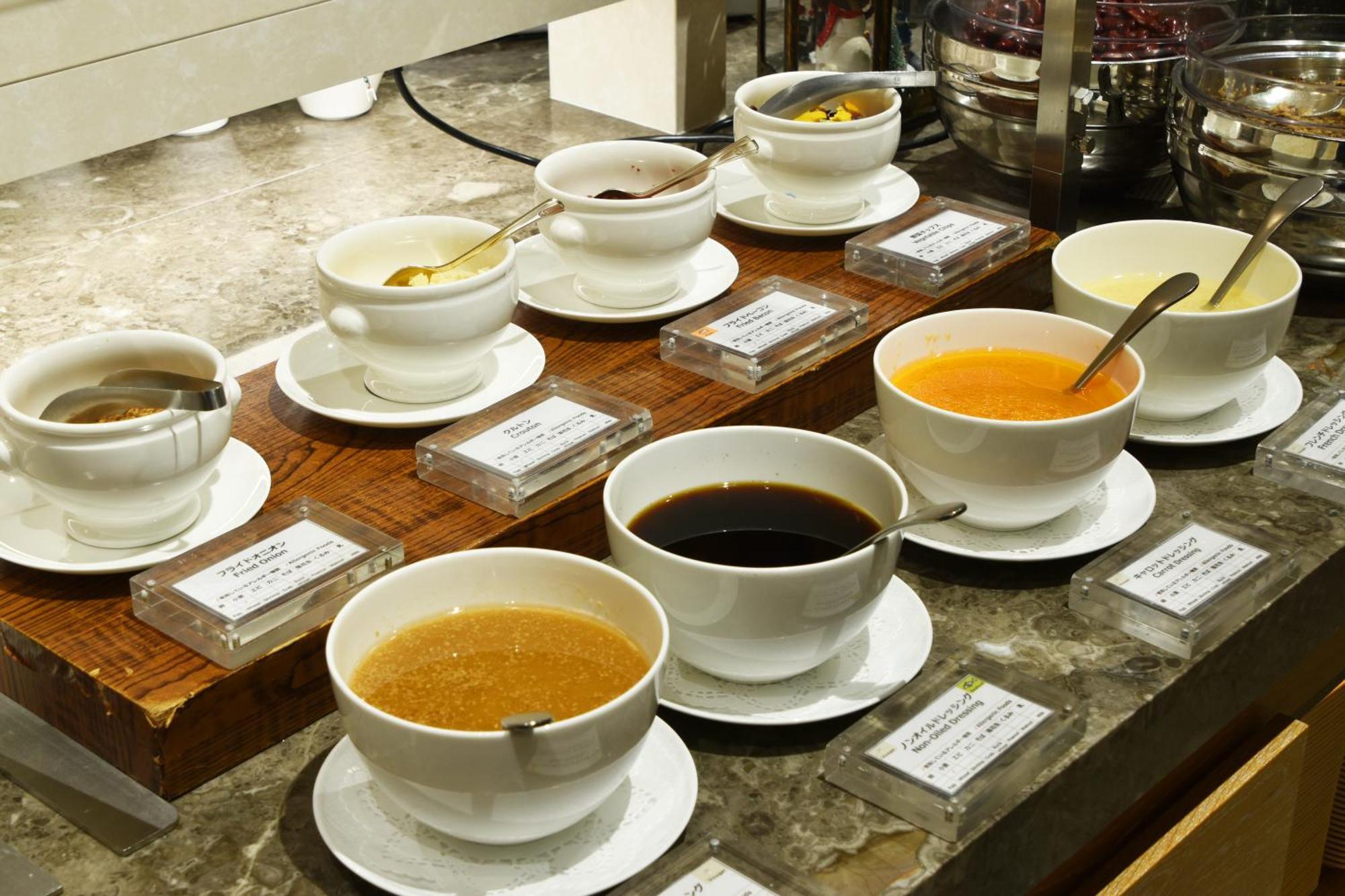 Hotel Okura Fukuoka Fukuoka  Buitenkant foto Assorted teas at a hotel
