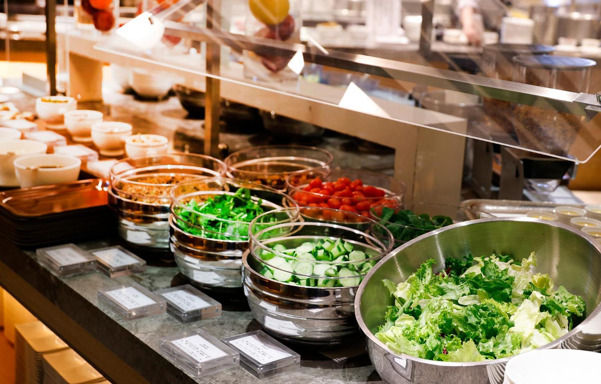 Hotel Okura Fukuoka Fukuoka  Buitenkant foto A salad bar