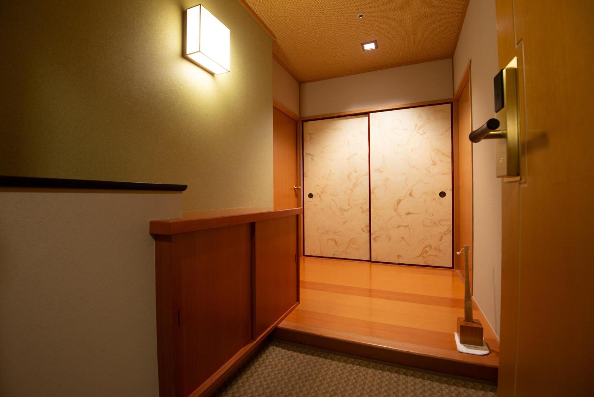 Hotel Okura Fukuoka Fukuoka  Buitenkant foto A small genkan