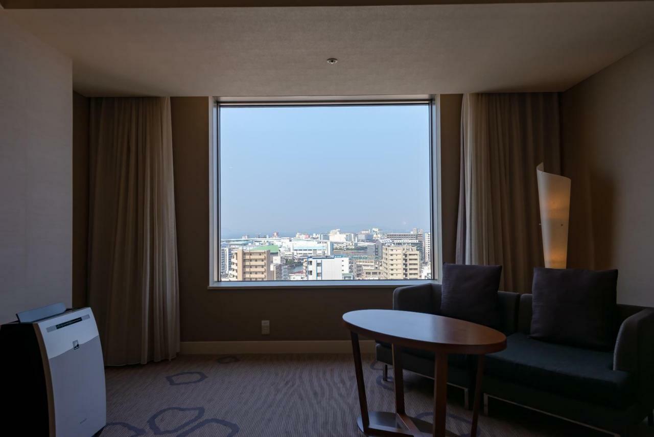 Hotel Okura Fukuoka Fukuoka  Buitenkant foto A room at the hotel